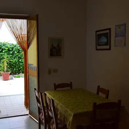 Appartamento Sulla Spiaggia Di Pietrina - La Caletta Daire La Caletta